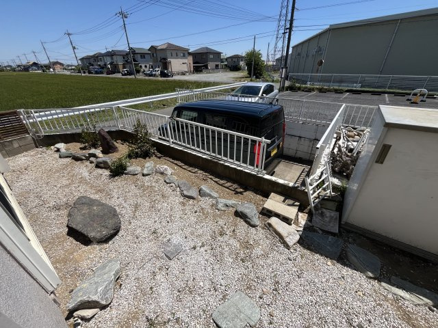 群馬県佐波郡玉村町飯塚　中古戸建　～窓から緑豊かな田園風景を望む、平坦で穏やかな住環境。～の庭|お庭で自由な時間を過ごせます
