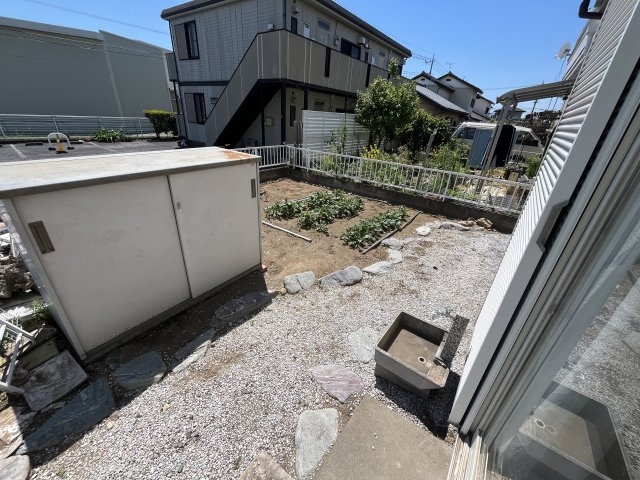 群馬県佐波郡玉村町飯塚　中古戸建　～窓から緑豊かな田園風景を望む、平坦で穏やかな住環境。～の庭|お庭で自由な時間を過ごせます