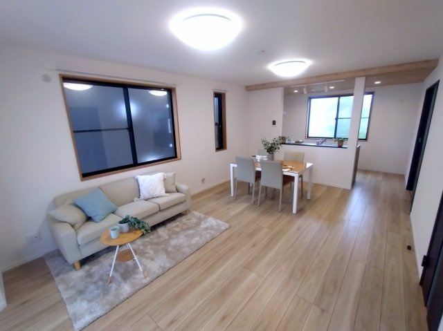 西東京市北町二丁目戸建の居間・リビング|使いやすいリビングです