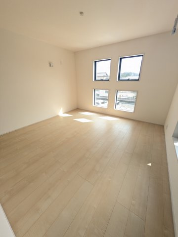 【勿来町窪田町通1丁目第1／2号棟】 人気のデザイナーズ新築建売住宅☆・。の洋室|同施工◆居室の写真です◆子供部屋としても、寝室としても、どんなインテリアにしようか…選ぶ楽しみが増えますね♪