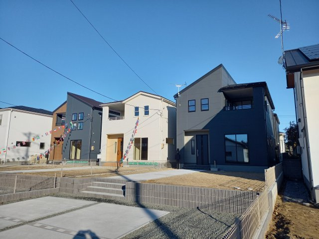 【勿来町窪田町通1丁目第1／2号棟】 人気のデザイナーズ新築建売住宅☆・。の前面道路含む現地写真|同施工　休日は家族みんなで夢のマイホーム探しに出かけてみませんか！（＾＾）♪
お問い合わせは不動産プラスまで☆


