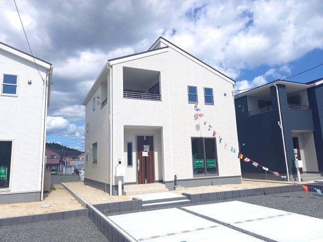 【勿来町窪田町通1丁目第1／3号棟】 日々の買い物が楽々♪マルトまで徒歩7分の前面道路含む現地写真|同施工◆外観の写真です◆　
子供部屋や主寝室などお部屋の使い分けができ、ファミリー層が暮らしやすい4LDKです！

