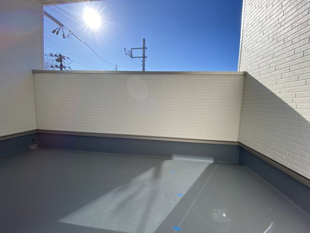 今から見たい大歓迎♪【平谷川瀬第2　全3棟／1号棟】　新築建売住宅　のバルコニー|同施工■□■バルコニーの写真です■□■　お布団など大きいものも、充分に干せる広さがございます。