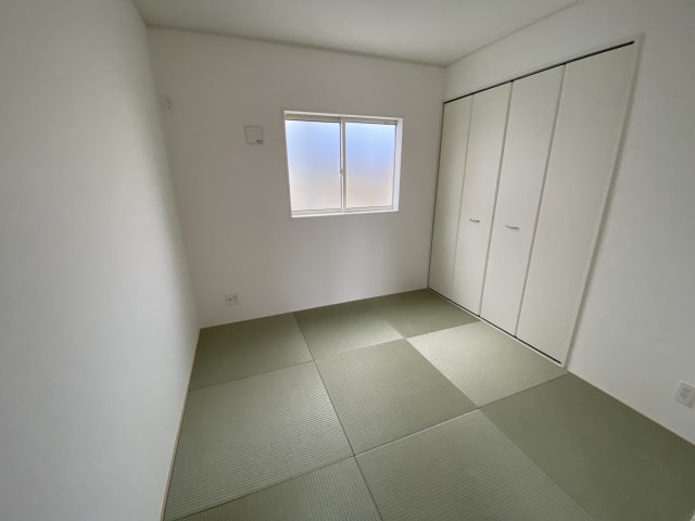 今から見たい大歓迎♪【平谷川瀬第2　全3棟／1号棟】　新築建売住宅　の和室|同施工◆和室の写真です◆　お泊りに来た親戚や来客時、ちょっと横になりたい時にあると便利です♪　和の雰囲気が心を落ち着かせてくれますね♪