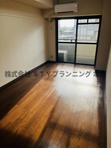 仲介手数料0円！ジョバネ藤原の居間・リビング