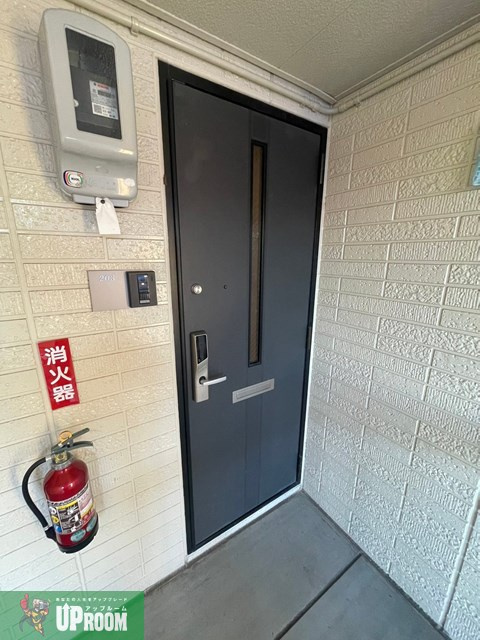 メゾンドール小鳥 B棟の玄関
