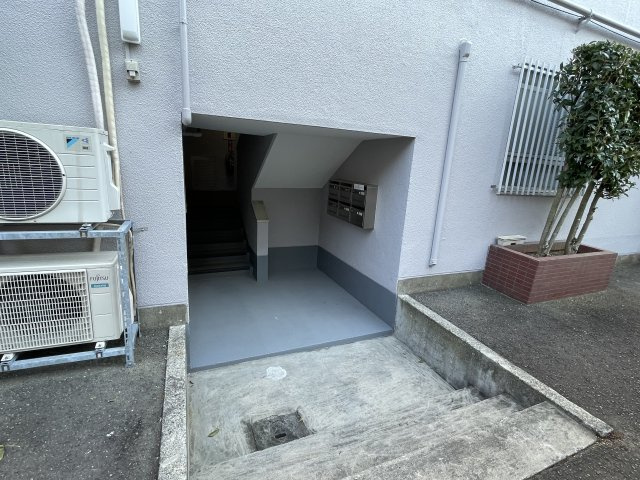 川崎市多摩区南生田７丁目の賃貸マンションのエントランス