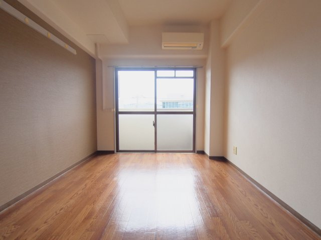 メゾン岩滝の居間・リビング