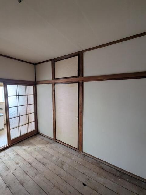 横浜市中区山元町２丁目のアパートの居間・リビング