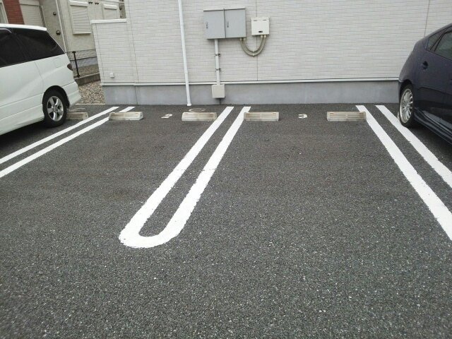 駐車場があるので、車を買う予定の方も安心です
