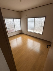 明るい洋室です