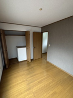 ゆったりした洋室です