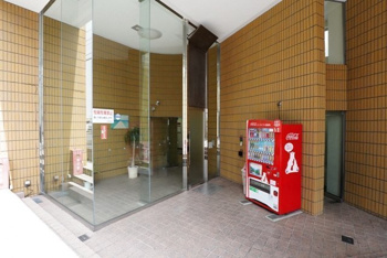 落ち着いたエントランスです