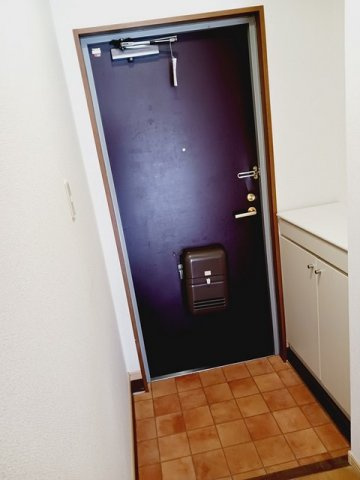 ドミール加佐の玄関