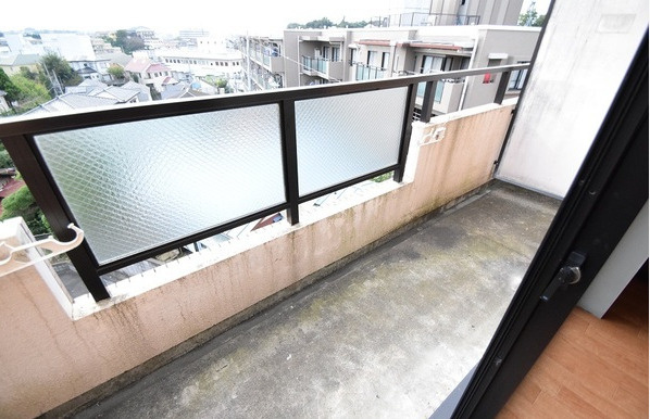 鎌倉市岩瀬の賃貸マンションのバルコニー