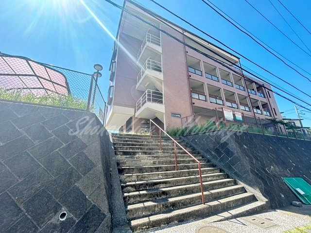 鎌倉市岩瀬の賃貸マンションのエントランス