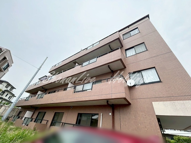 鎌倉市岩瀬の賃貸マンションの外観