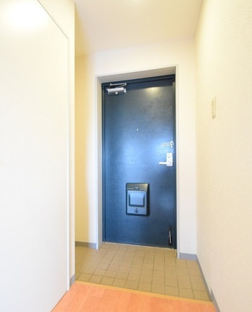 鎌倉市岩瀬の賃貸マンションの玄関