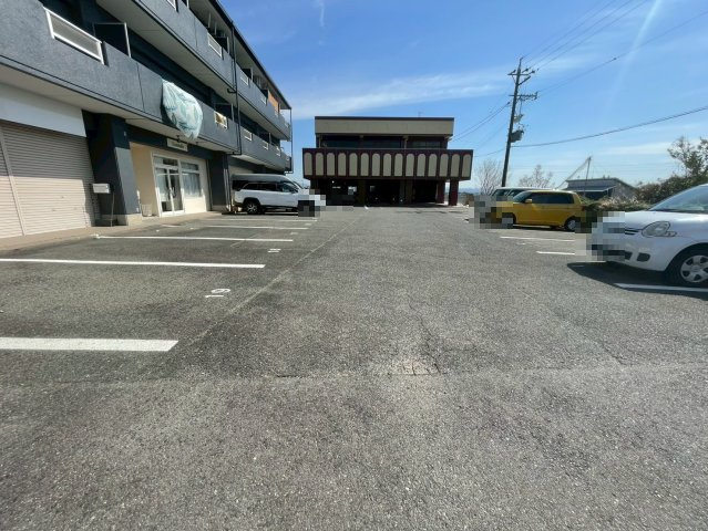 若林東町赤池貸店舗の駐車場