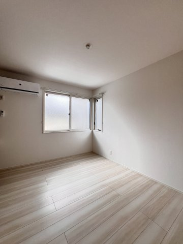 レイワパレス西新の洋室