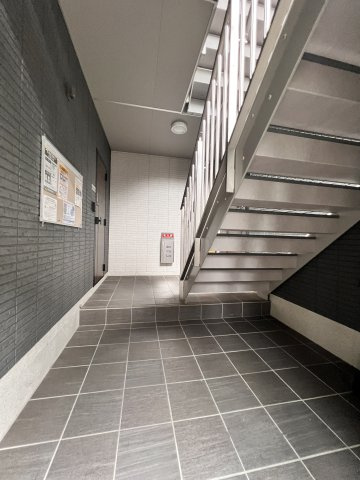 レイワパレス西新のロビー