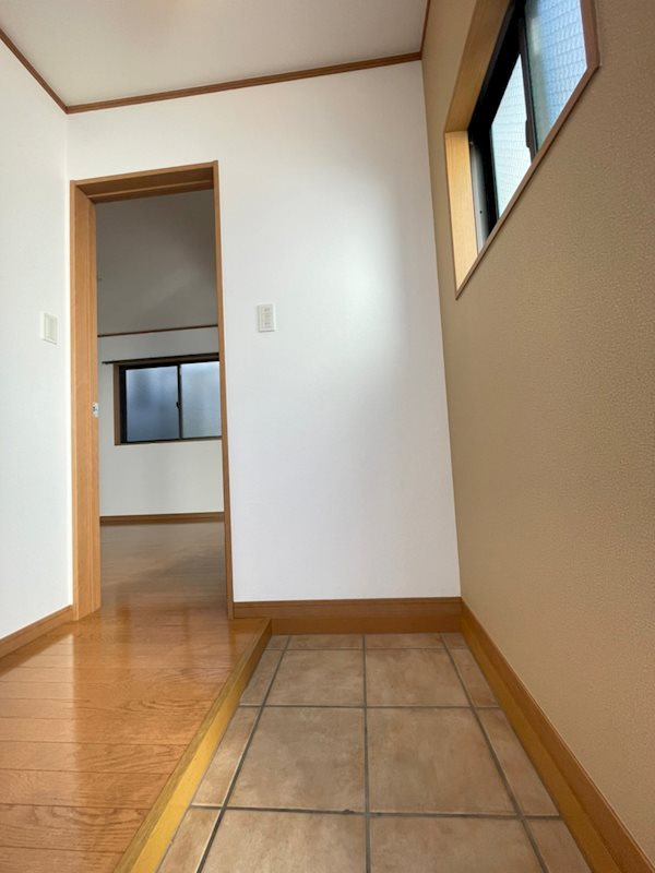 メゾンすみれの玄関