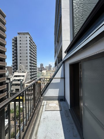 FSビルのバルコニー