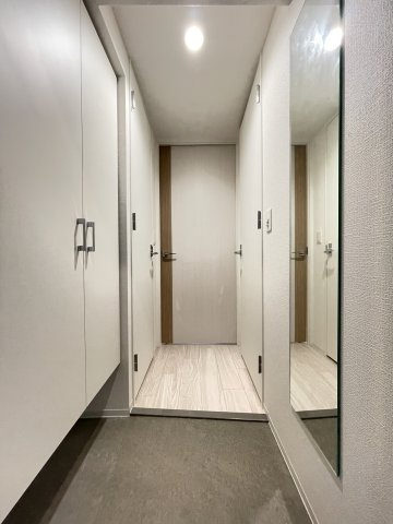 セレニテ神戸駅前アリエの玄関