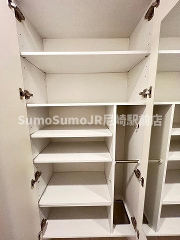 レジュールアッシュ塚本レジデンスの収納|たっぷりとした収納スペースです