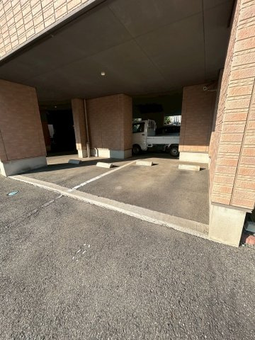 イマージュの駐車場