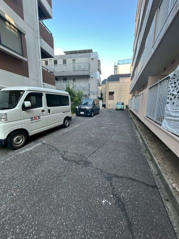 サン住吉川の駐車場