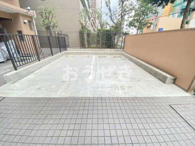 磯子シティハウスの駐車場