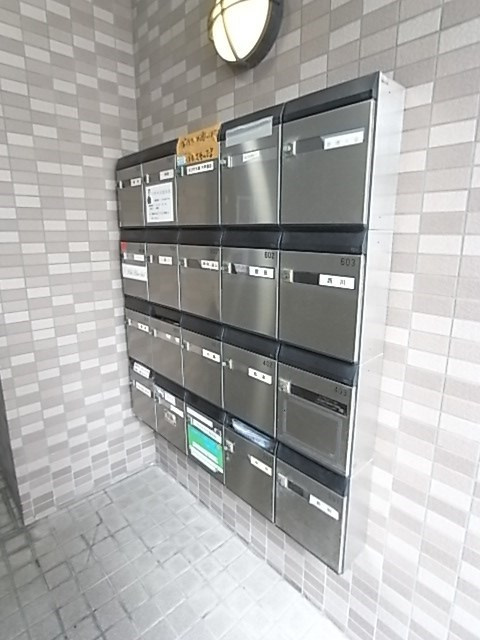 サンビルダー六甲駅前の外観