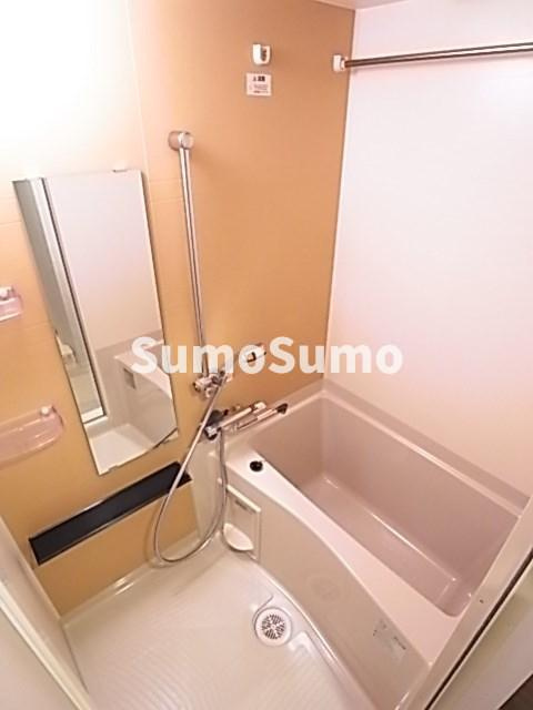 TOYOTOMi STAY　Premium 神戸湊川公園の浴室|落ち着いた空間のお風呂です