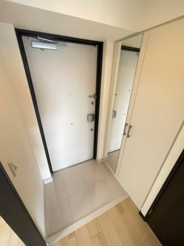 アーデンタワー本町イーストの玄関