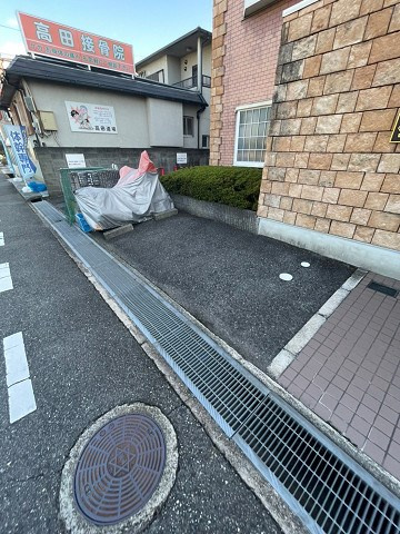 レオパレス白糸の駐車場