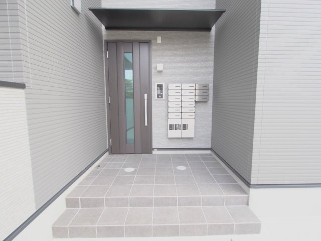 セブンプロート坂西のエントランス