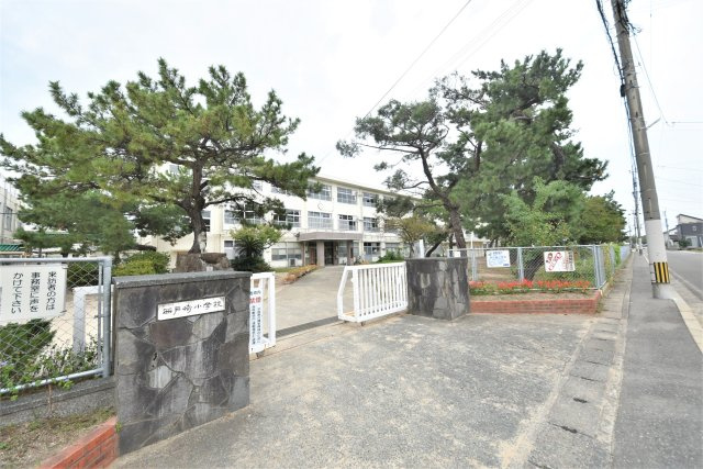 福岡市東区西戸崎5丁目第1-2棟（1号棟）の周辺|西戸崎小学校