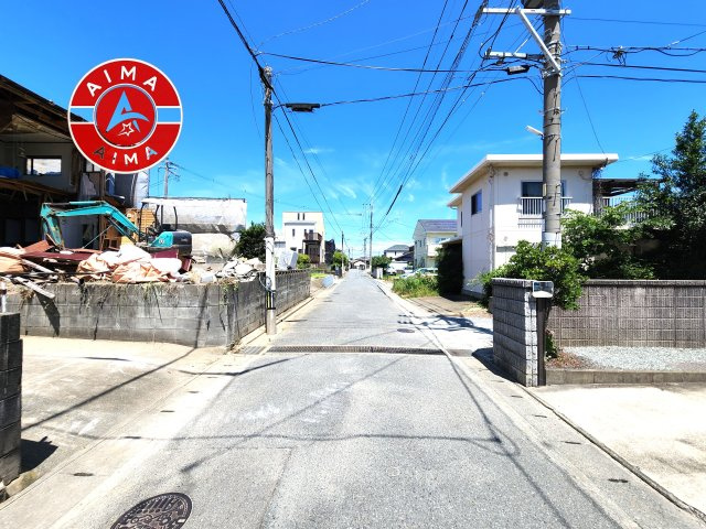 福岡市東区西戸崎5丁目第1-2棟（2号棟）の外観|前面道路含む現地の写真です。