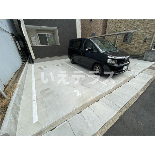 ジーメゾン神戸駒ヶ林の駐車場
