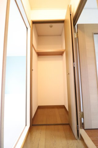 調布市調布ケ丘１丁目のアパートの収納