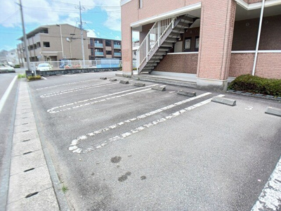 【駐車場】 | プリムローズ | カースペースがあります