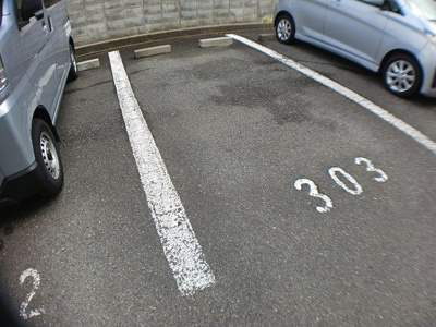 【駐車場】 | パインコート | 車をお持ちの方に嬉しい駐車場付きの物件です