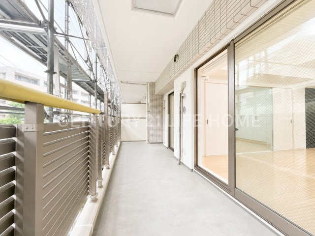 【バルコニー】 | 【エムブランド梶ヶ谷】 | 陽当たり良好なバルコニーです