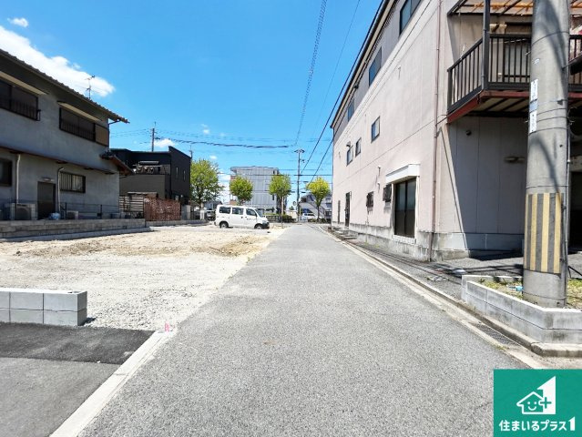 ●天理市前栽町　新築一戸建ての前面道路含む現地写真|周辺は閑静な住宅街です。前面道路もしっかりと有りますので車の出し入れも安心ですよ！