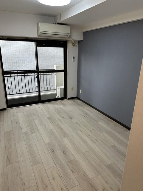 横浜市南区南吉田町２丁目の賃貸マンションの居間・リビング