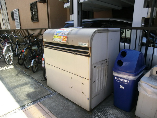 リリックコート新小岩のその他共用部分|敷地内ごみ置き場あります。