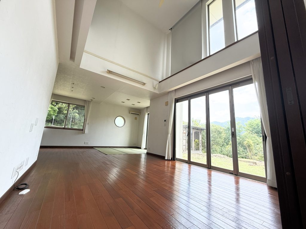 丹波市氷上町下新庄の中古一戸建の居間・リビング
