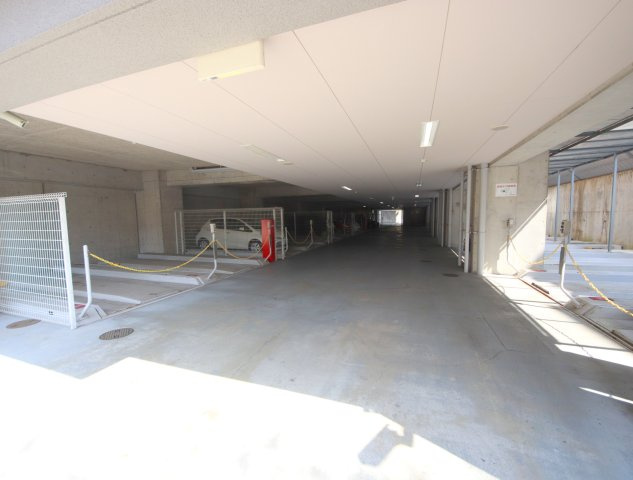 ライオンズヒルズ生駒の駐車場