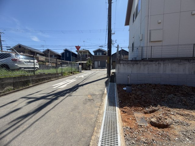 明石市魚住町錦が丘１丁目新築戸建の前面道路含む現地写真